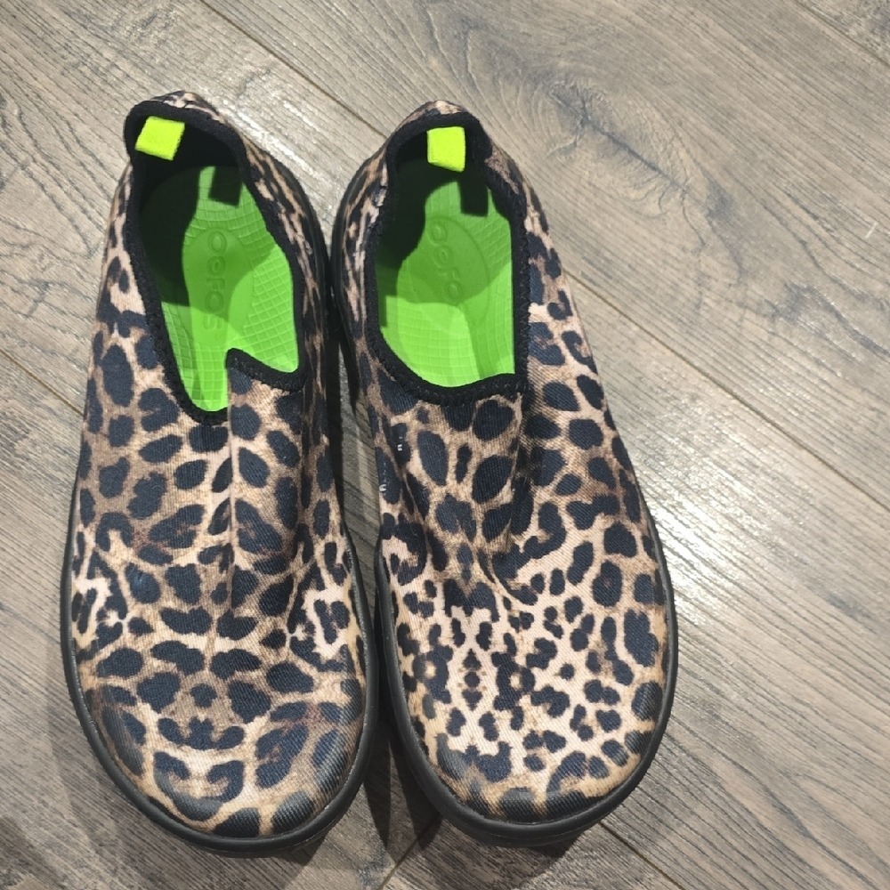 Oofos Oomg Eezee Cheetah Print Recovery Slip On Shoes Size 37 EU 6.5 US Women's